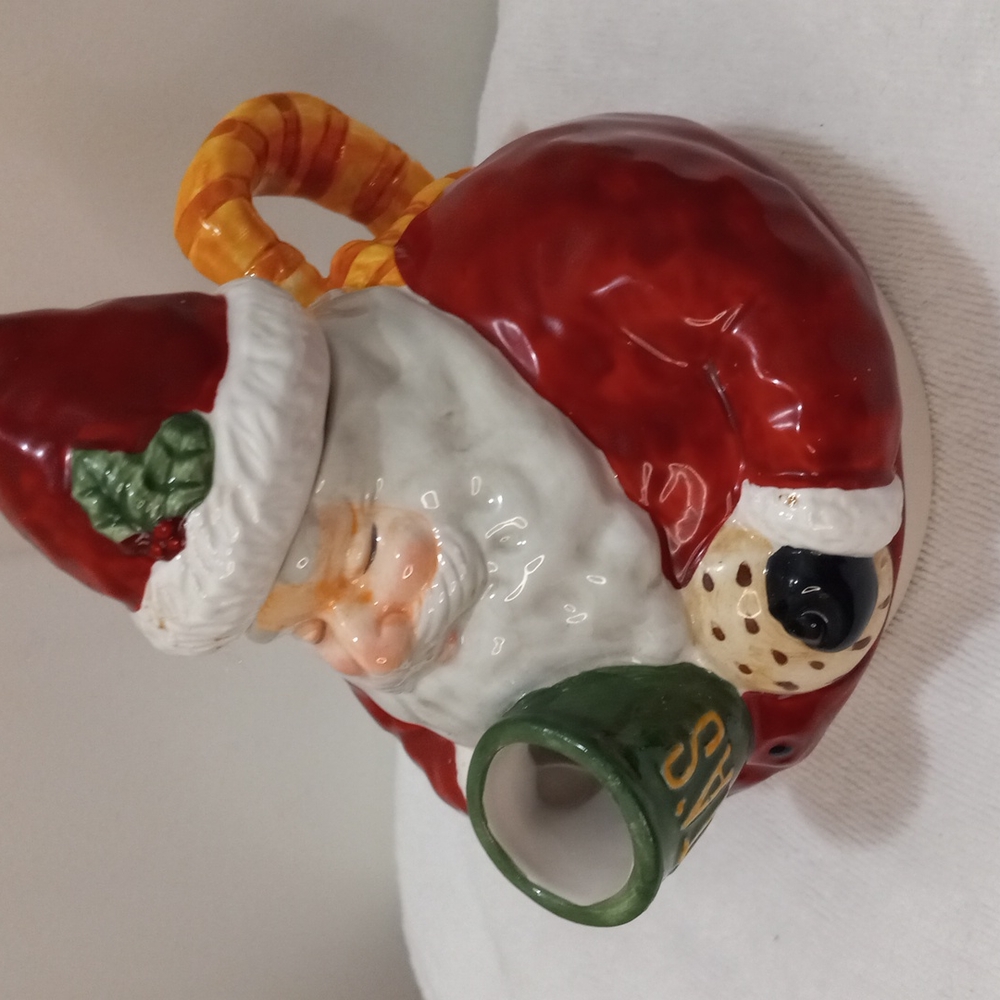 Santa Tea Pot Vintage. 6" Tall